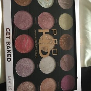 Makeup Revolution Get Baked highlighter sampler